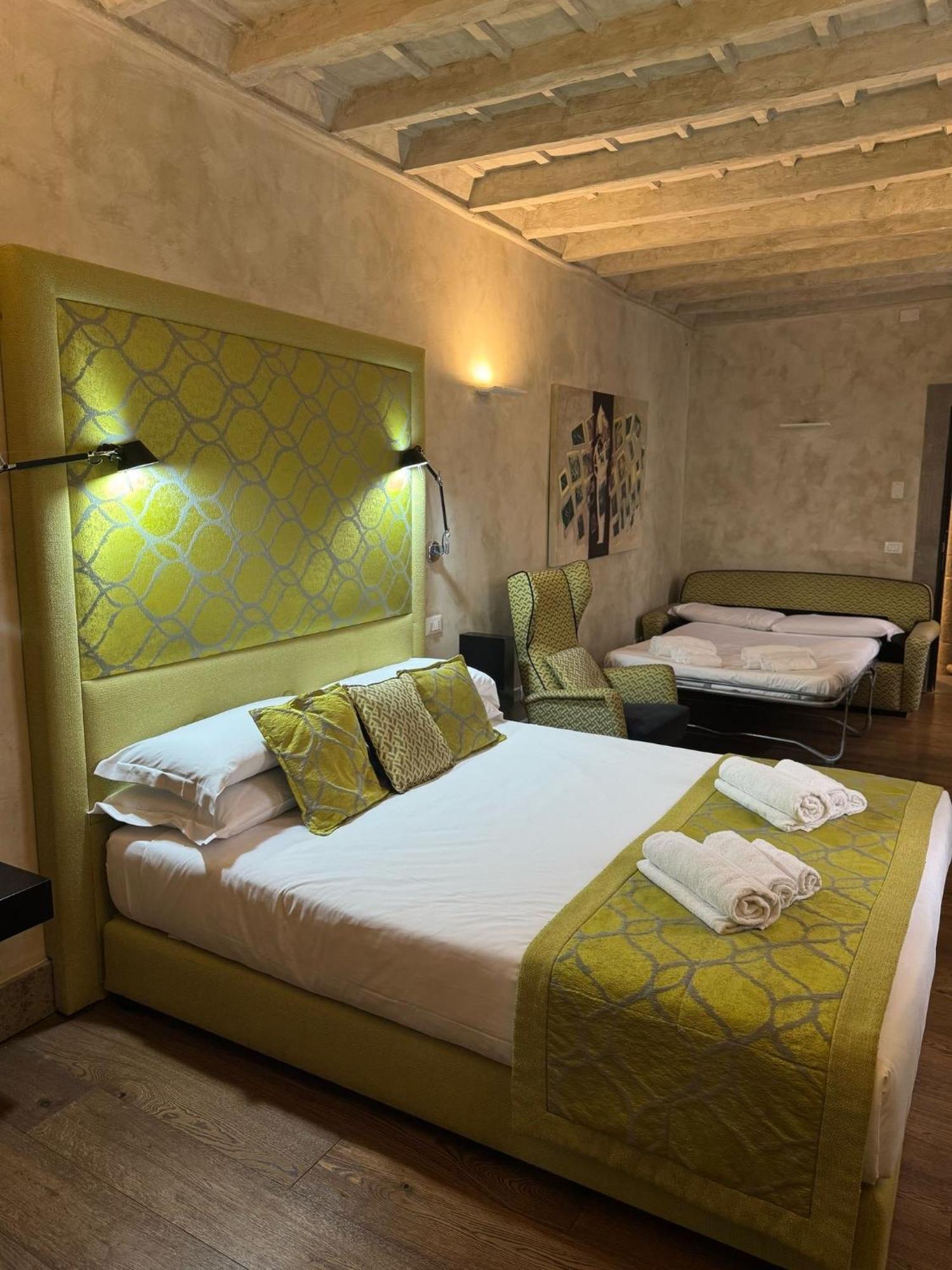 Pantheon Luxury Pensión *